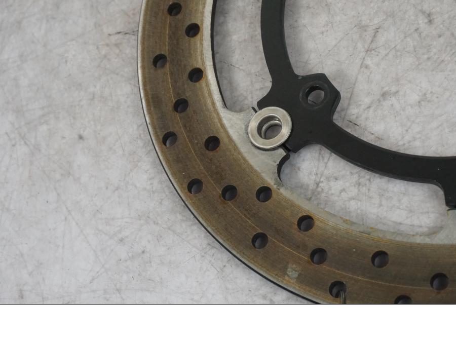 Höger sida på Bromsskiva från en Yamaha MT-09 -2024 motorcykel.