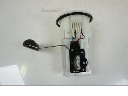 Baksidan på Bensinpump insprut från en Yamaha MT-10 -2022 motorcykel.