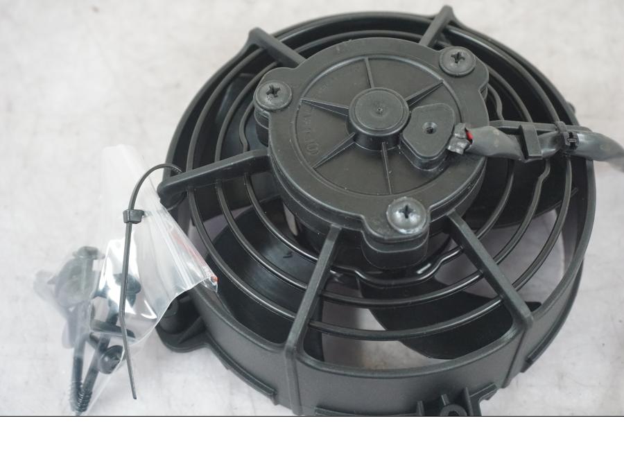 Baksidan på Vattenkylfläkt från en KTM 1290 Super Adventure S -2022 motorcykel.