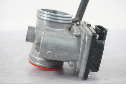 Snett nerifrån på Spjällhus från en KTM 690 Duke -2015 motorcykel.