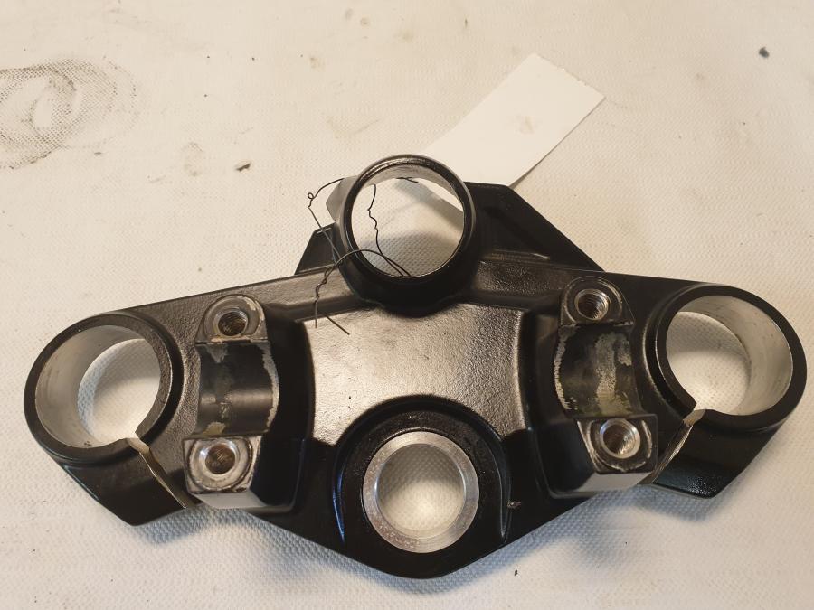 Framsidan på Gaffelkrona från en Kawasaki Z 125 -2019 motorcykel.