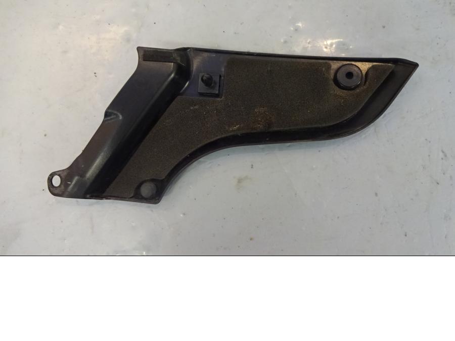 Baksidan på Bensintankskåpa från en Yamaha FJR 1300 -2003 motorcykel.