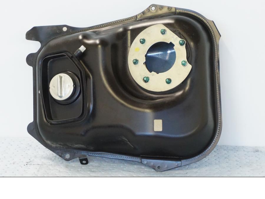 Höger sida på Bensintank från en Honda SH 300 A -2011 scooter.