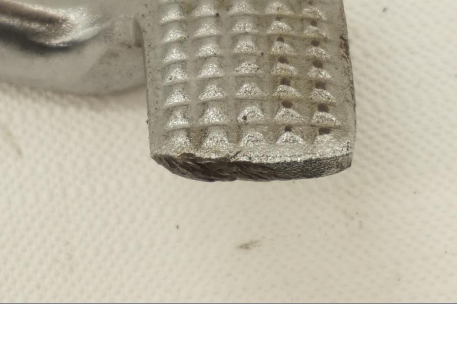 Höger sida på Bromspedal från en Suzuki GSX 1100 EF -1985 motorcykel.