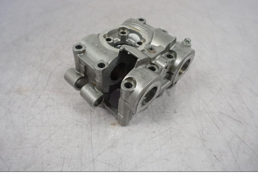 Framsidan på Kamaxelöverfall från en BMW R 1200 GS -2010 motorcykel.