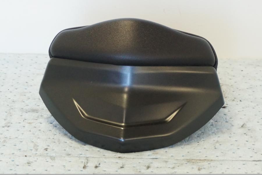 Snett nerifrån på Sadel från en Suzuki GSX 1300 BK -2008 motorcykel.