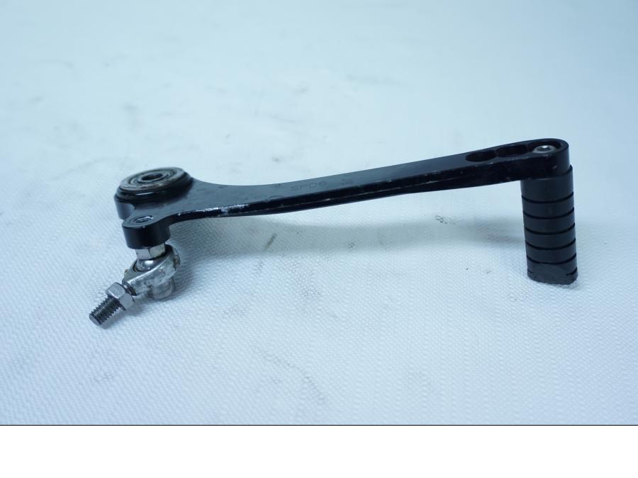 Höger sida på Växelpedal från en Aprilia RSV 1000 -2004 motorcykel.