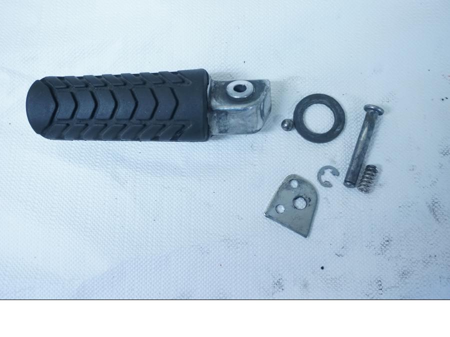 Framsidan på Fotpinne från en Kawasaki Ninja 650 -2018 motorcykel.