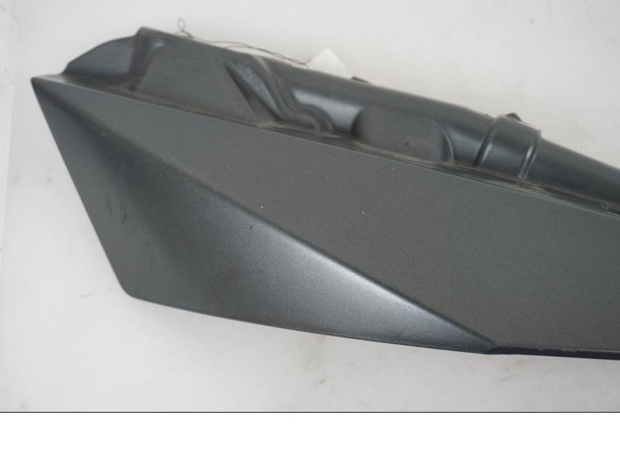 Snett uppifrån på Bakvinge från en KTM 990 Super Duke -2007 motorcykel.