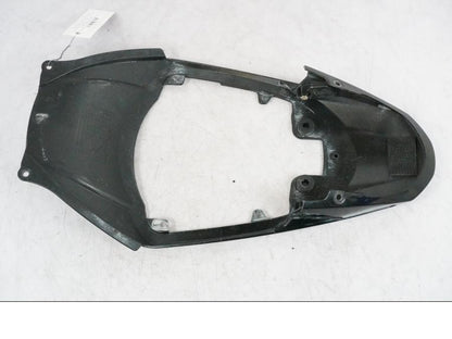 Snett nerifrån på Bakvinge från en Suzuki GSX-R 1000 -2008 motorcykel.