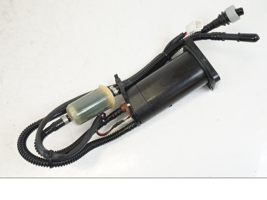 Framsidan på Bensinpump insprut från en Husqvarna 701 Supermoto -2020 motorcykel.