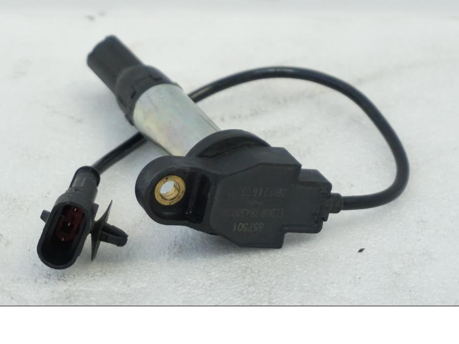 Baksidan på Tändspole från en Aprilia RSV 1000 -2010 motorcykel.