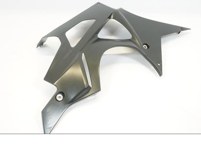 Höger sida på Magkåpa från en BMW S 1000 RR -2011 motorcykel.