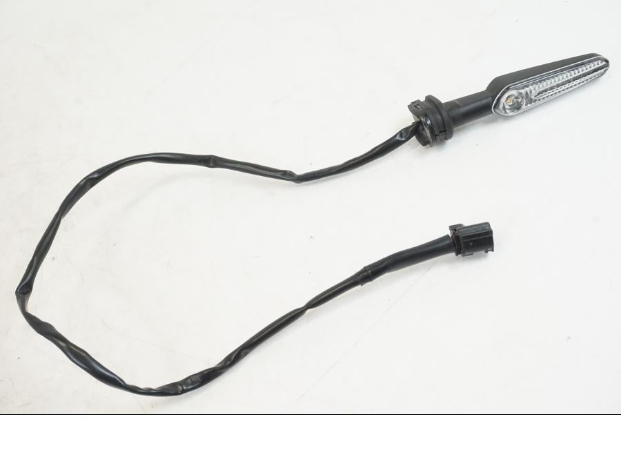 Framsidan på Blinkers LED från en Yamaha YZF R7 -2022 motorcykel.