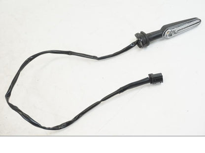 Framsidan på Blinkers LED från en Yamaha YZF R7 -2022 motorcykel.