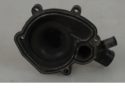 Baksidan på Vattenpump från en BMW F 800 GS -2009 motorcykel.