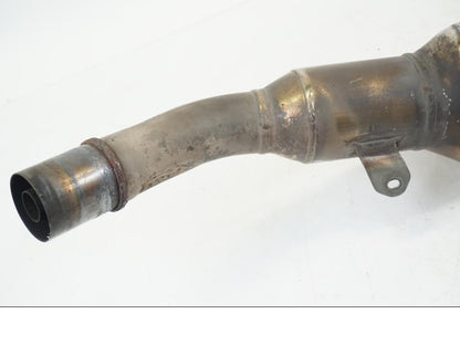 Snett nerifrån på Ljuddämpare från en Honda ST 1300 -2002 motorcykel.