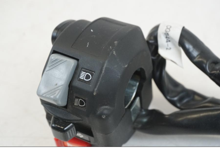 Höger sida på Styrelreglage från en Husqvarna 701 Supermoto -2020 motorcykel.