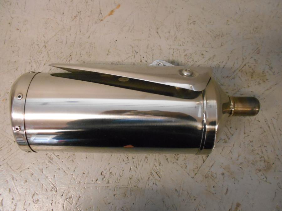 Framsidan på Ljuddämpare från en Triumph Speed Triple -2011 motorcykel.