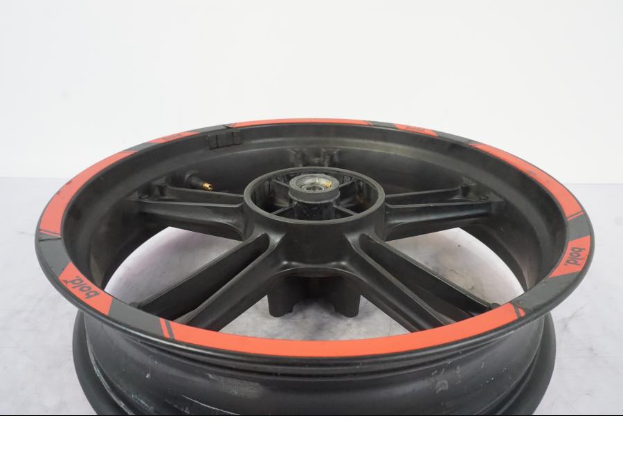 Baksidan på Fälg från en Yamaha YZF-R 125 -2008 motorcykel.