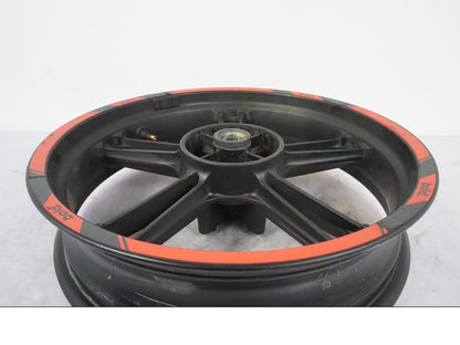 Baksidan på Fälg från en Yamaha YZF-R 125 -2008 motorcykel.