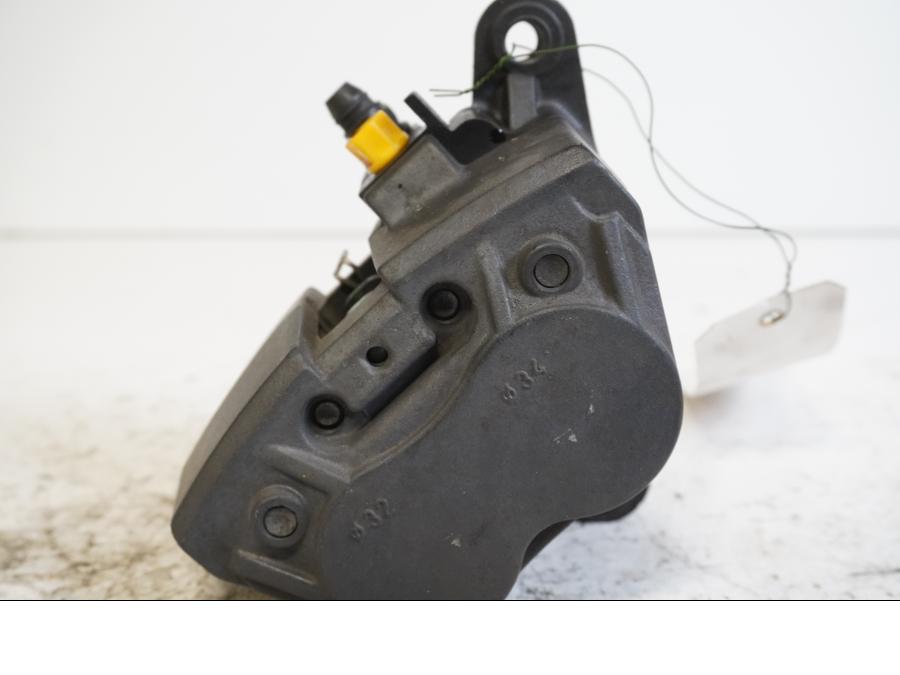 Baksidan på Bromsok från en BMW R 1200 C -2002 motorcykel.