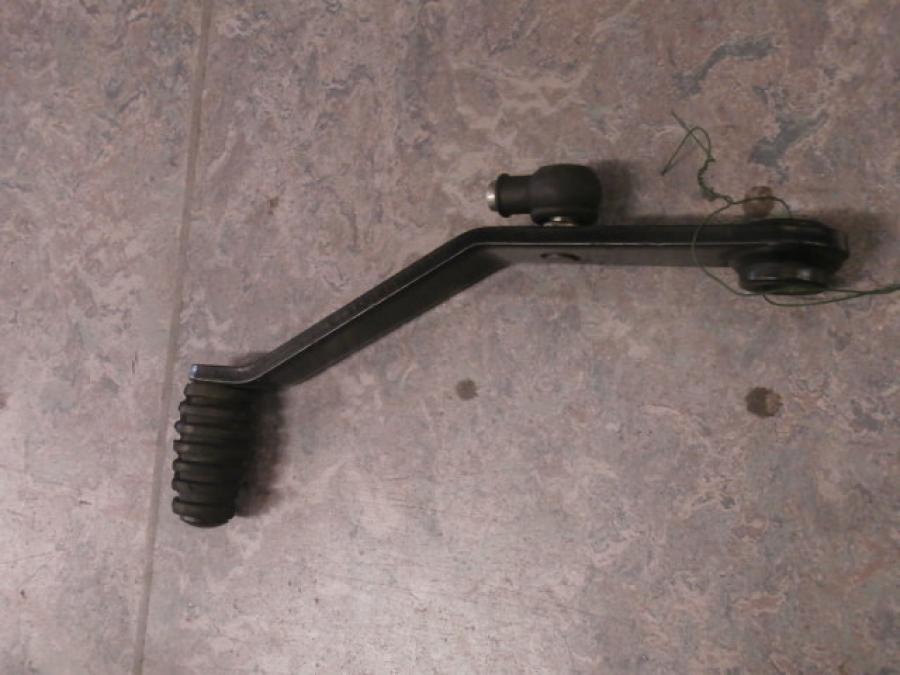 Framsidan på Växelpedal från en Triumph Tiger 800 -2011 motorcykel.