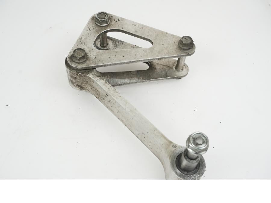 Höger sida på Stötdämparlänkage från en Honda CBR 1000 RR -2010 motorcykel.