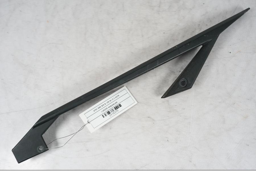 Framsidan på Kedjeskydd från en KTM 690 SM R -2009 motorcykel.