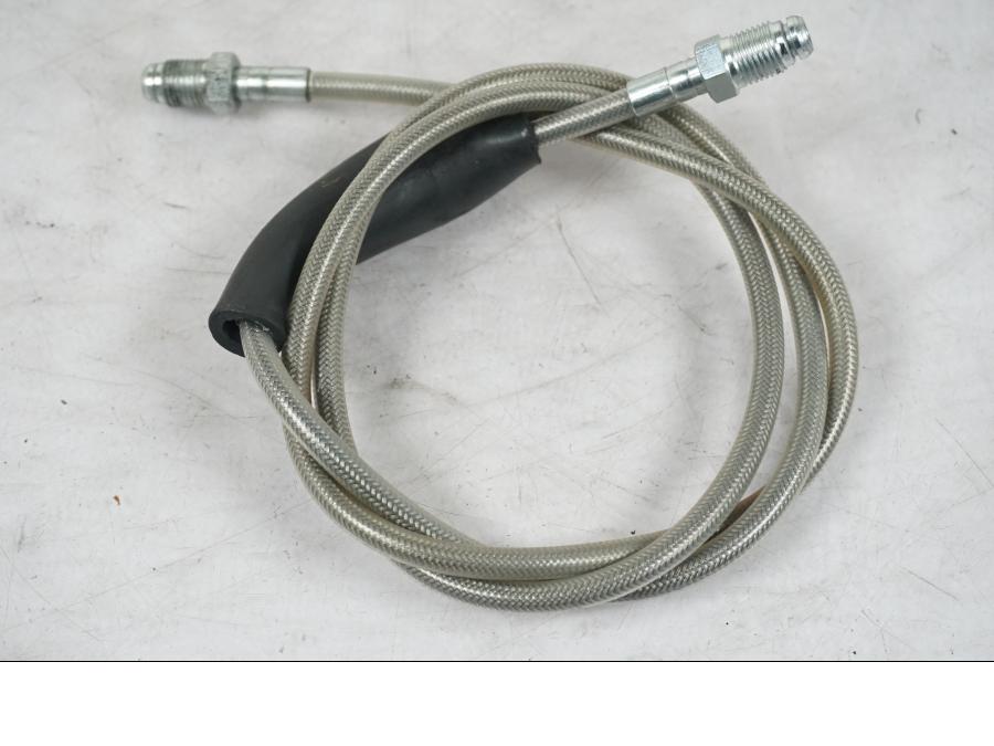 Snett uppifrån på Kopplingsledning från en KTM 690 SM R -2009 motorcykel.