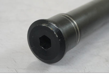 Höger sida på Axel från en KTM 1290 Super Duke R -2018 motorcykel.