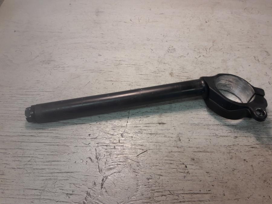 Framsidan på Styre från en Kawasaki ZX-6R -2008 motorcykel.