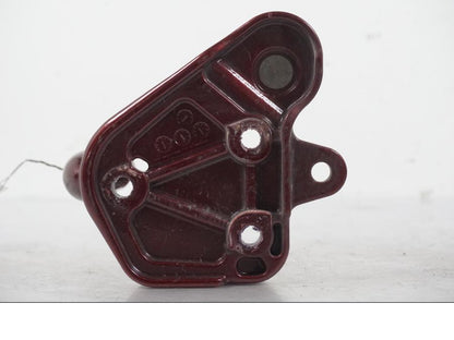 Vänster sida på Fotpinnefäste från en H-D Softail FXCW Rocker -2008 motorcykel.