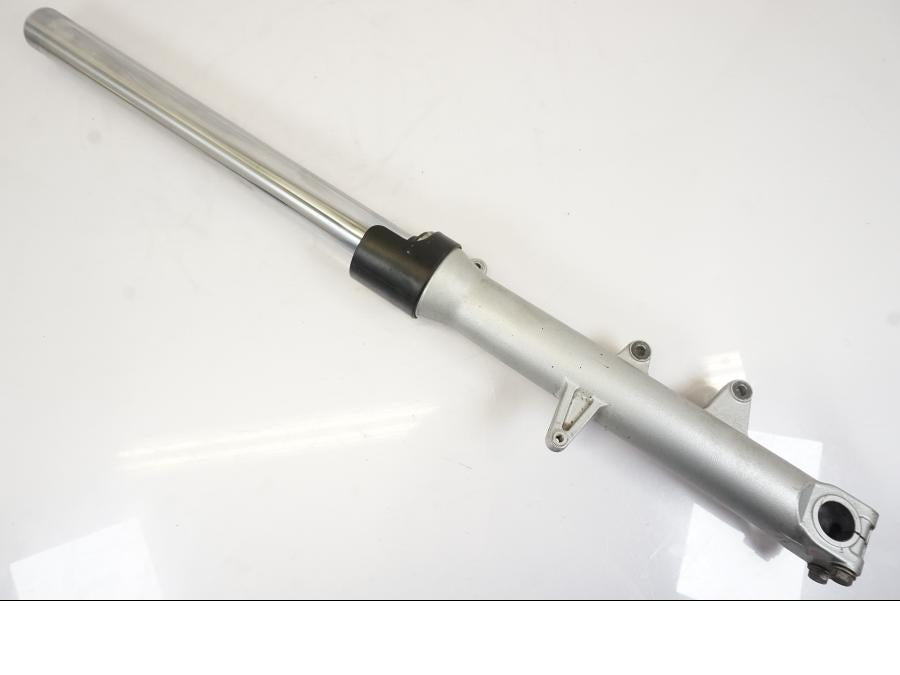 Framsidan på Gaffelben från en Honda NT 700 -2008 motorcykel.