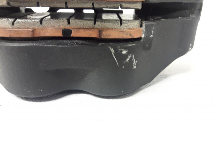 Höger sida på Bromsok från en Kawasaki Z 900 -2020 motorcykel.