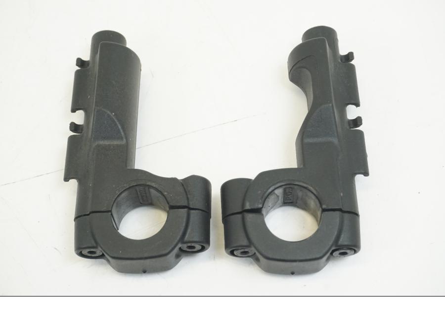 Höger sida på Handskyddsbågar från en Ducati Hyperstrada -2013 motorcykel.