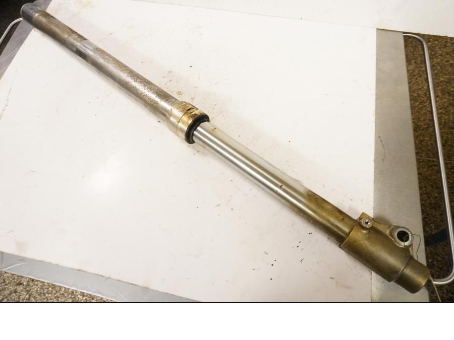 Framsidan på Gaffelben från en Kawasaki KDX 125 -1991 motorcykel.