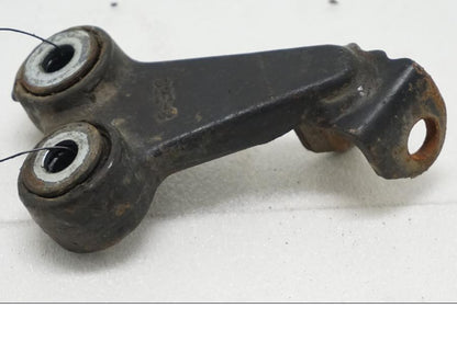 Baksidan på Fotpinnefäste från en Suzuki DR 650 -1996 motorcykel.