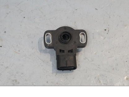 Baksidan på TPS från en Yamaha XJ 6 -2011 motorcykel.