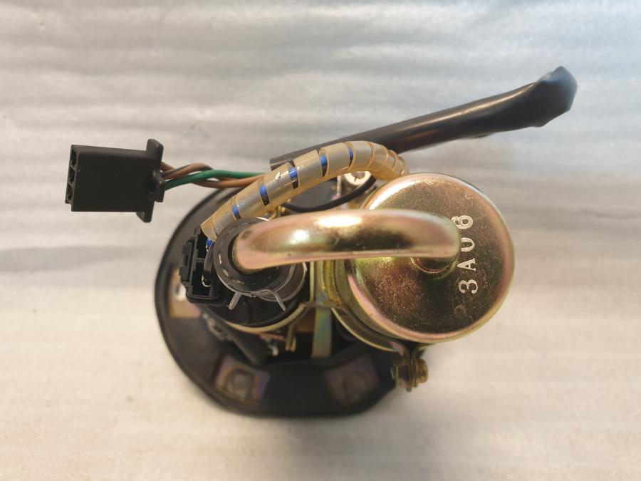 Höger sida på Bensinpump insprut från en Honda CBR 900 RR -2003 motorcykel.