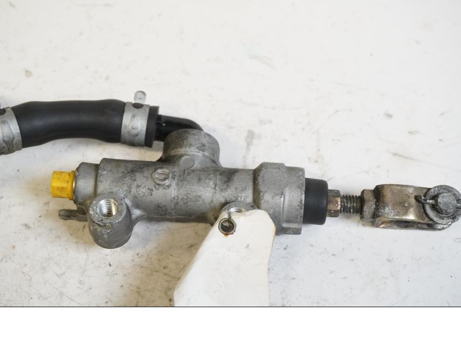 Baksidan på Bromshuvudcylinder från en Kawasaki VN 1500 Mean Streak -2003 motorcykel.