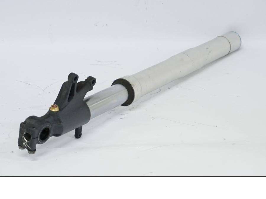 Snett uppifrån på Gaffelben från en Honda CBR 900 RR -2002 motorcykel.