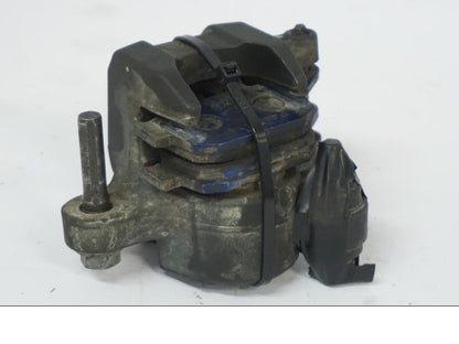 Snett nerifrån på Bromsok från en Honda CB 500 X -2015 motorcykel.