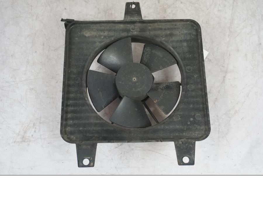 Framsidan på Vattenkylfläkt från en Triumph Tiger -2009 motorcykel.