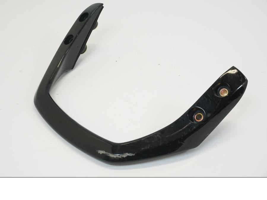 Höger sida på Passagerarhandtag från en Yamaha FZ-S 600 -2001 motorcykel.