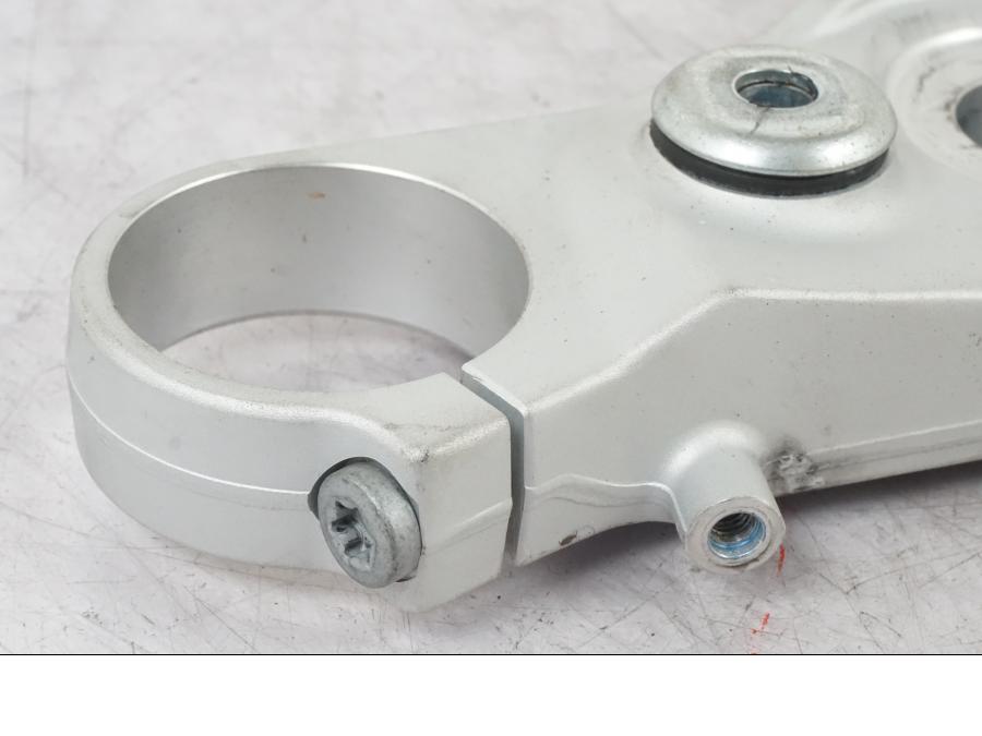 Vänster sida på Gaffelkrona från en KTM 690 Duke -2015 motorcykel.