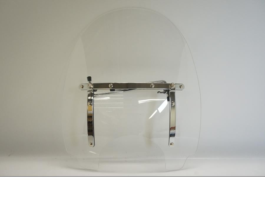 Framsidan på Vindruta från en H-D Dyna Street Bob FXDB/I -2014 motorcykel.