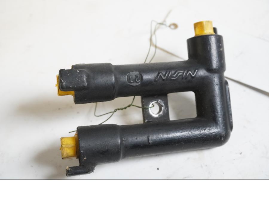 Baksidan på Bromsfördelare från en Suzuki GSX 1100 F -1988 motorcykel.