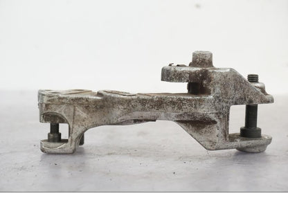 Höger sida på Bromsoksfäste från en Honda VFR 750 -1988 motorcykel.