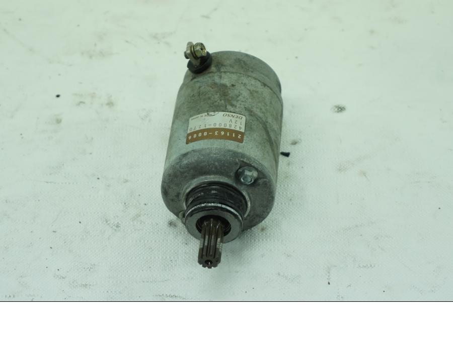 Höger sida på Startmotor från en Kawasaki ZX-6R -2004 motorcykel.